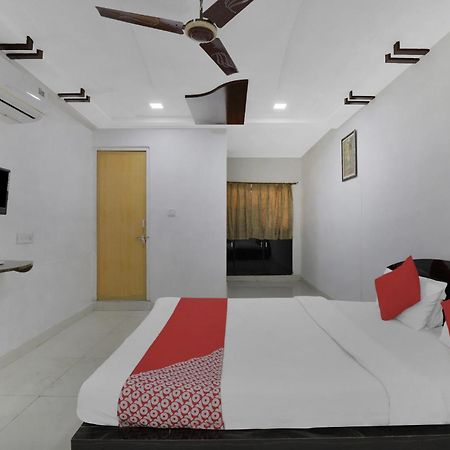 OYO Flagship 83069 Hotel Rudra Palace Ahmedabad Exteriör bild