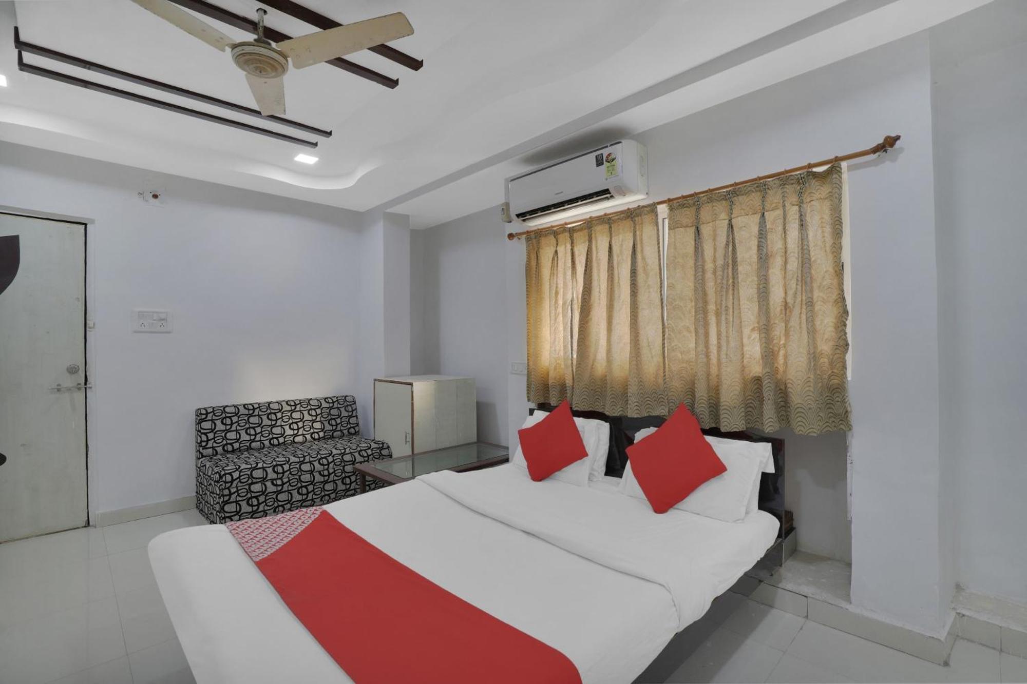 OYO Flagship 83069 Hotel Rudra Palace Ahmedabad Exteriör bild
