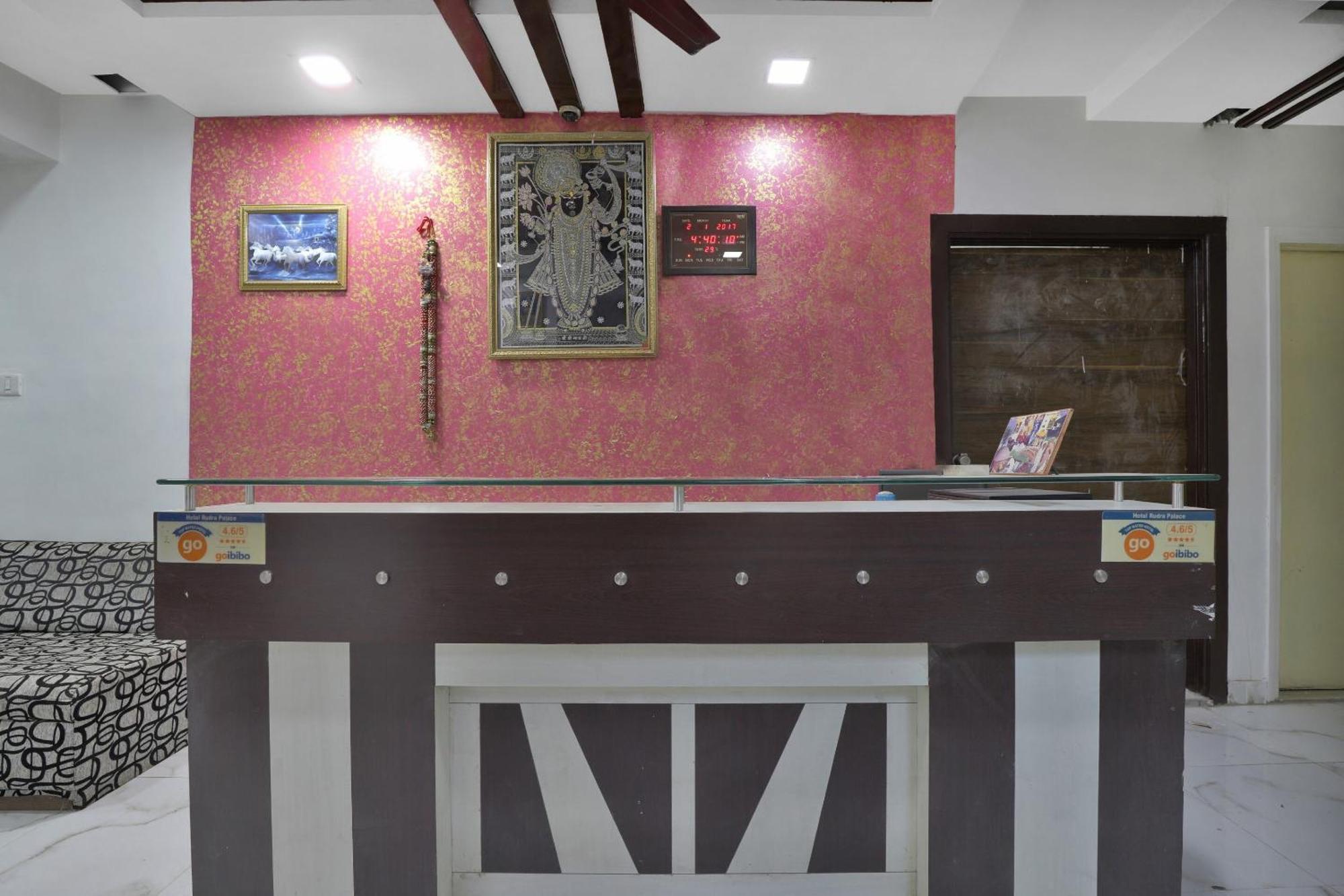 OYO Flagship 83069 Hotel Rudra Palace Ahmedabad Exteriör bild