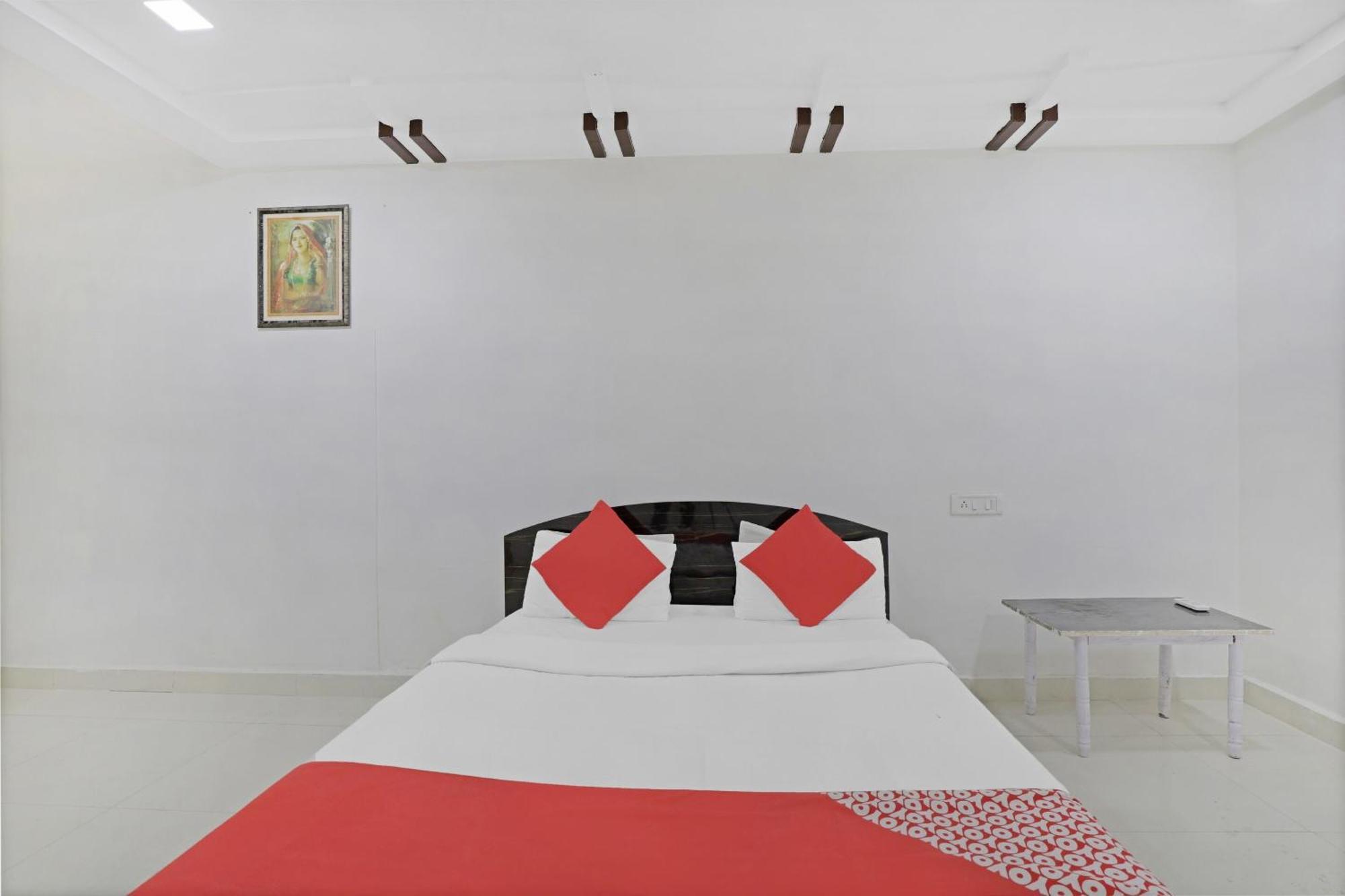 OYO Flagship 83069 Hotel Rudra Palace Ahmedabad Exteriör bild