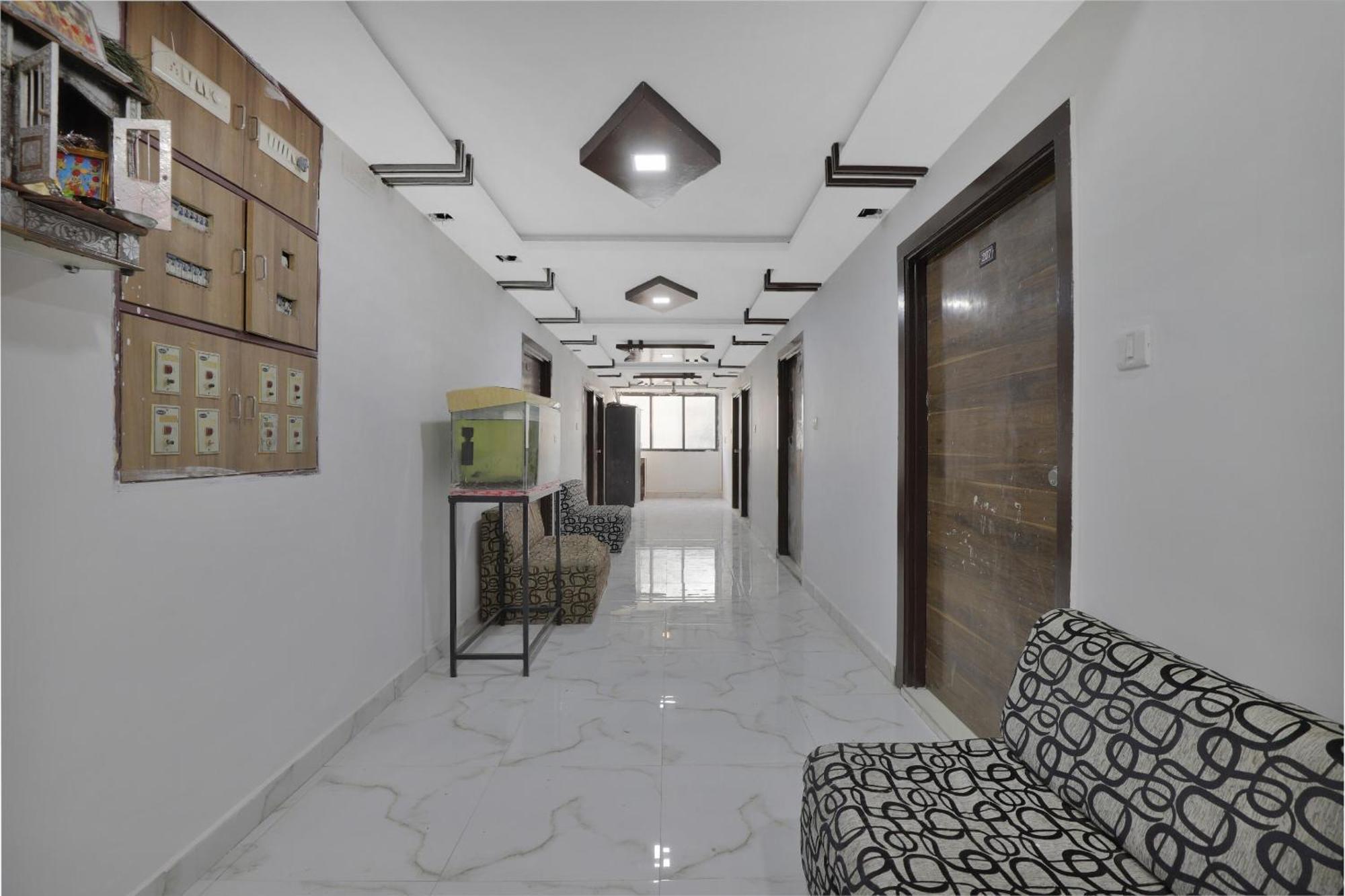 OYO Flagship 83069 Hotel Rudra Palace Ahmedabad Exteriör bild